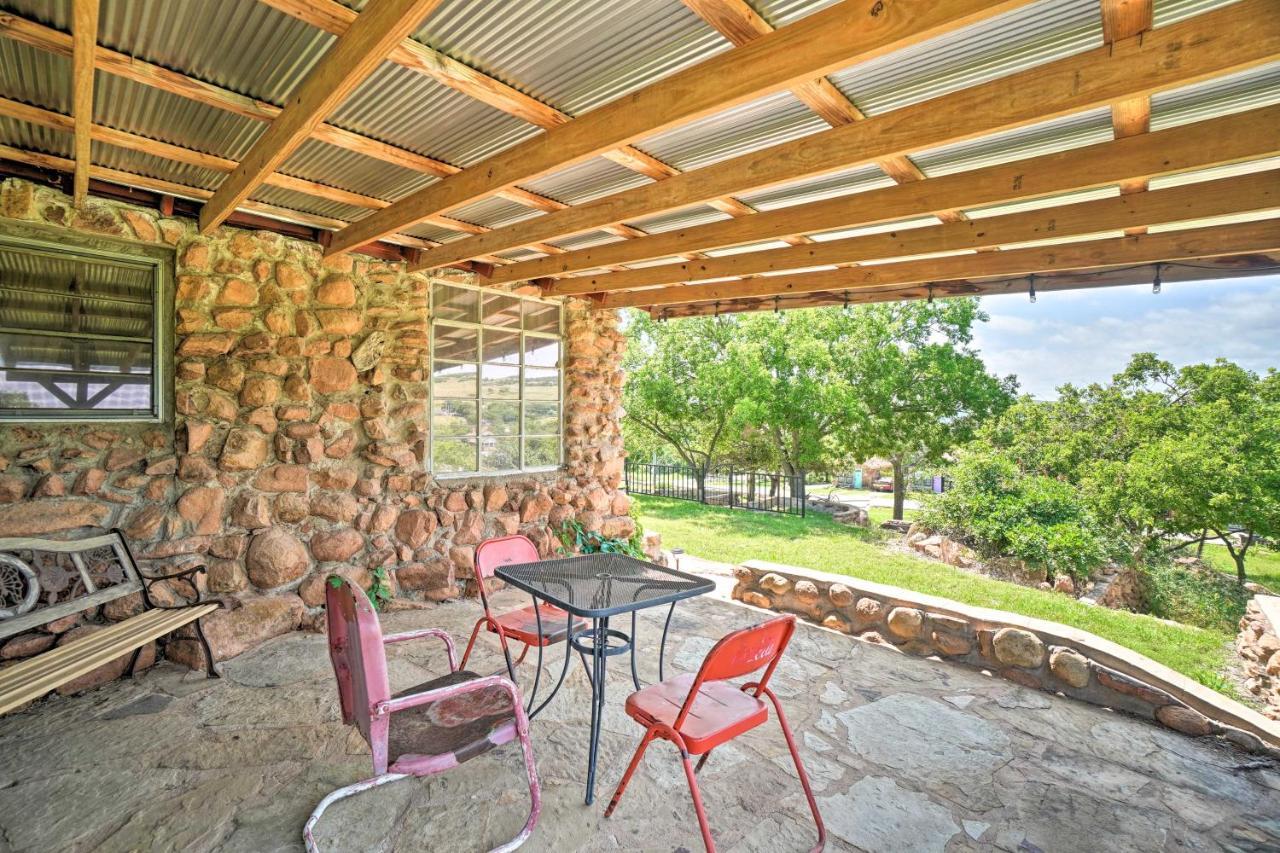 Enchanting Hilltop Cottage In Medicine Park! Dış mekan fotoğraf